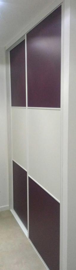 porte à partitions aubergine et blanche