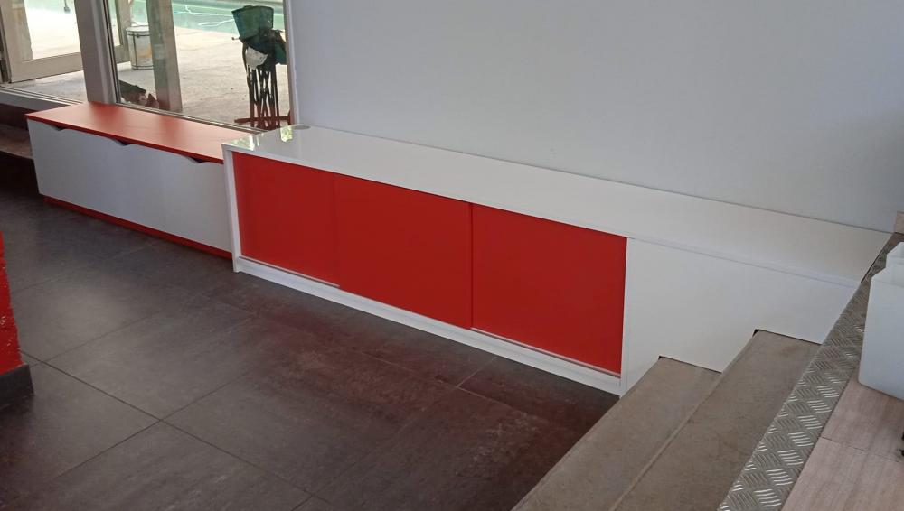 Meuble bas corail et blanc gloss